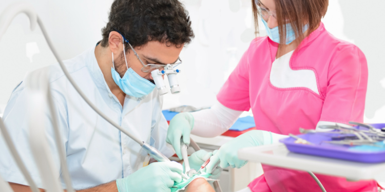 How To Become A Dental Assistant