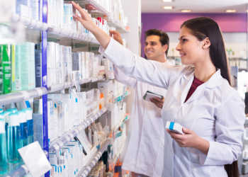 How to Become a Pharmacy Technician