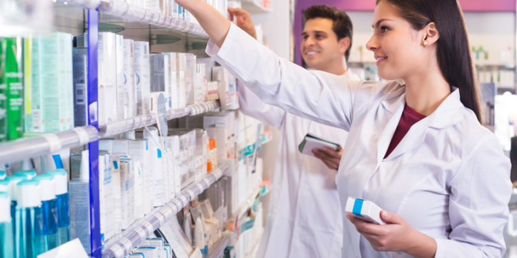 How to Become a Pharmacy Technician